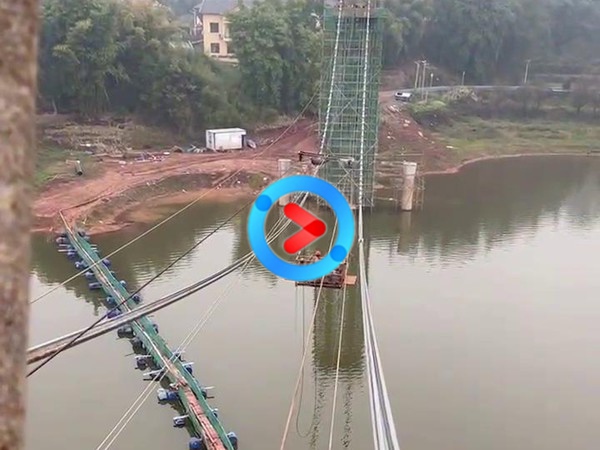 吊橋施工中 吊橋施工中